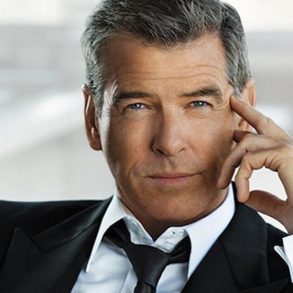 pierce-brosnan-continua-charmoso-aos-63-anos
