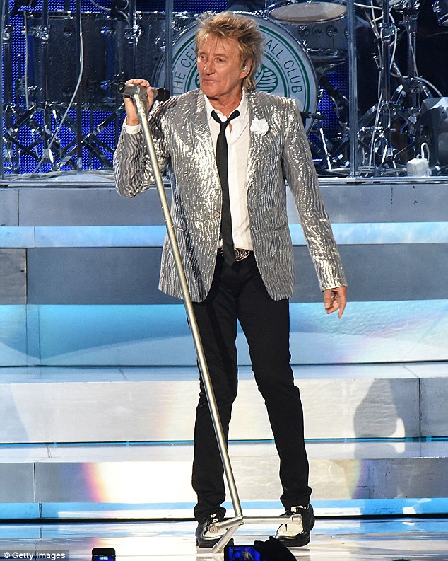 rod-stewart-fez-72-anos-e-continua-sexy