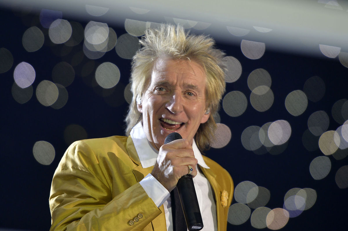 rod-stewart-fez-72-anos-e-continua-sexy