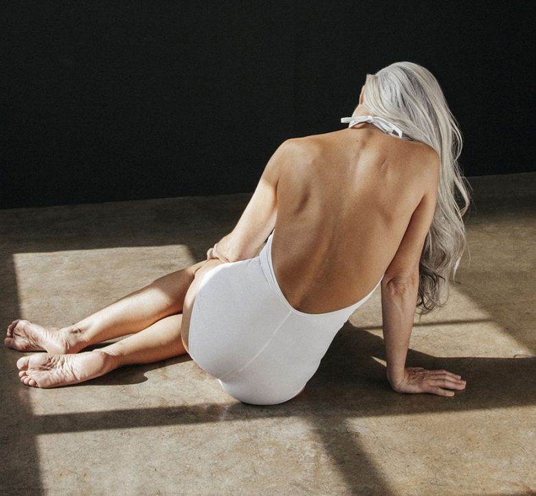 modelo-de-61-anos-faz-campanha-em-lingerie