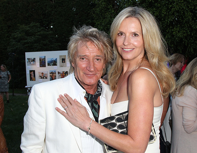 rod-stewart-fez-72-anos-e-continua-sexy