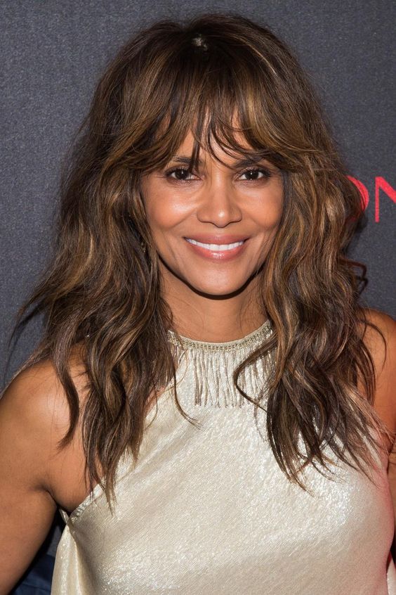 halle-berry-50-anos-corte-de-cabelo