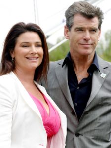 a-didatura-do-corpo-ideal-em-cima-da-mulher-do-pierce-brosnan