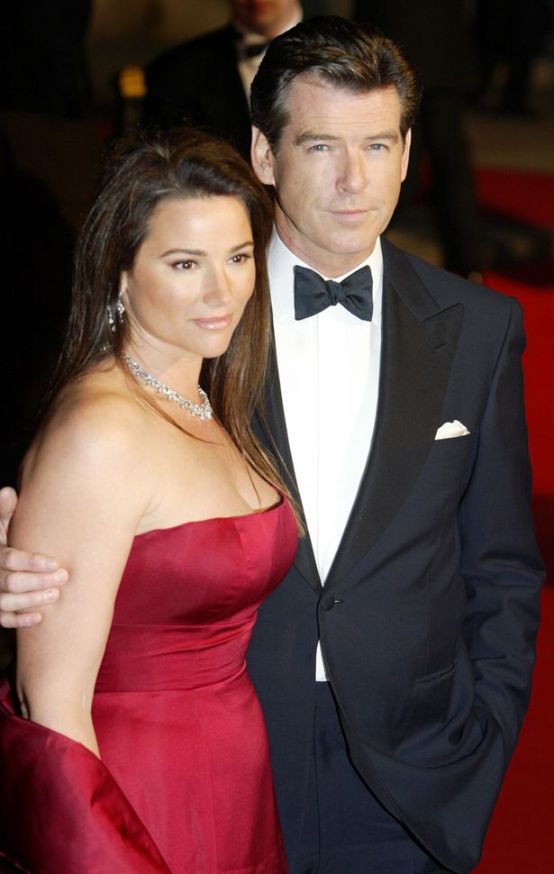 a-didatura-do-corpo-ideal-em-cima-da-mulher-do-pierce-brosnan