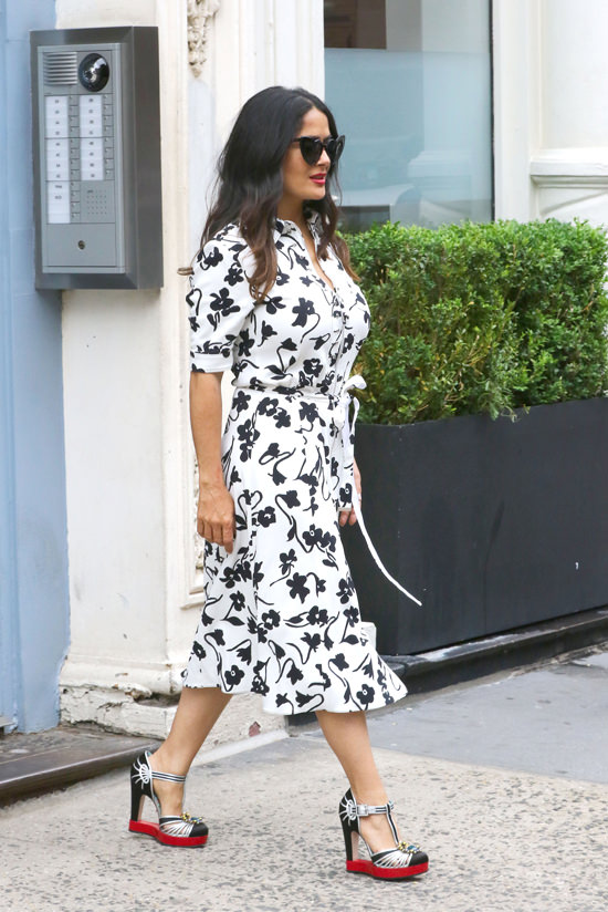 o-sapato-dos-looks-de-salma-hayek