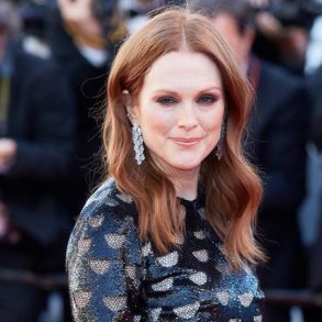 julianne-moore-56-anos-faz-campana-de-lingerie-para-triumph