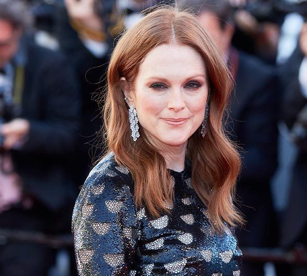 julianne-moore-56-anos-faz-campana-de-lingerie-para-triumph