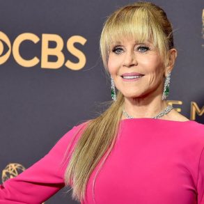 50+-que-brilharam-no-tapete-vermelho-d-emmys-2017