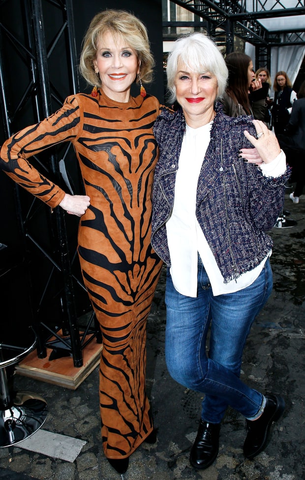 jane-fonda-e-helen-mirren-brilharam-na-passarela-da-paris-fashion-week