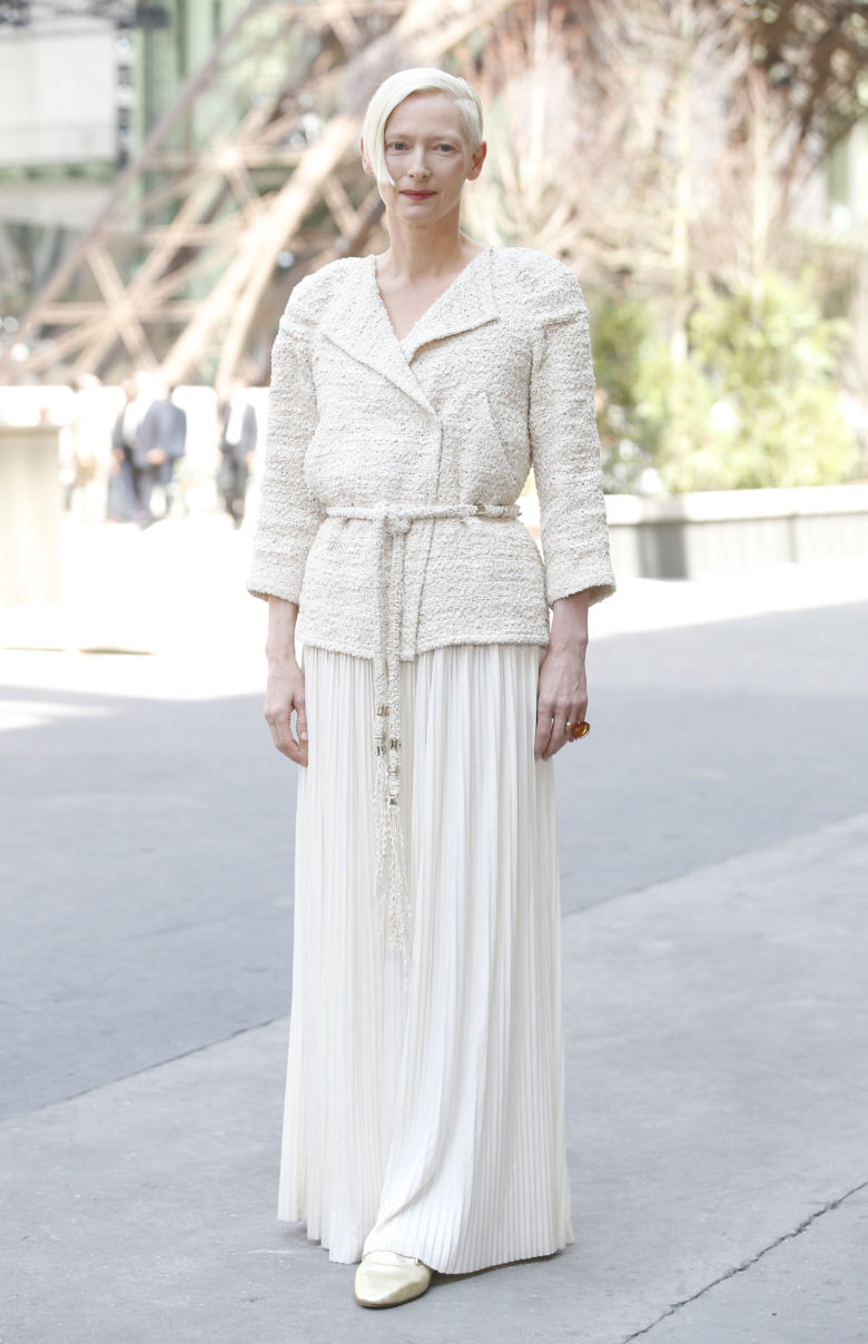 tilda-swinton-em-8-looks-elegancia-de-outra-galaxia