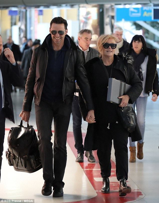 o-ator-hugh-jackman-e-deborrah-lee-furnes-um-casal-em-que-a-diferenca-de-idade-e-apenas-um-numero