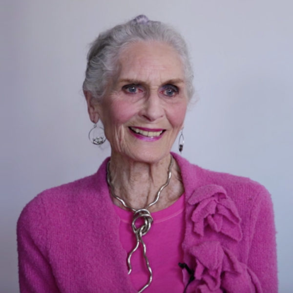 daphne-selfe-89-anos-e-a-estrela-de-campanha-de-beleza