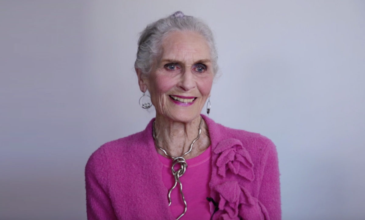 daphne-selfe-89-anos-e-a-estrela-de-campanha-de-beleza