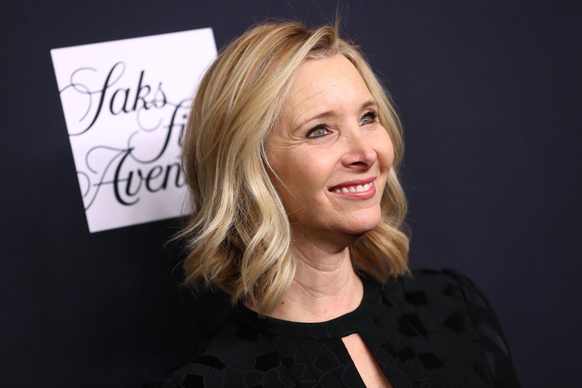 https://www.janeisatomas.com.br/wp-content/uploads/2018/03/lisa-kudrow-at-womens-cancer-research-fund-hosts-an-unforgettable-evening-in-los-angeles-02-27-2018-1.jpg