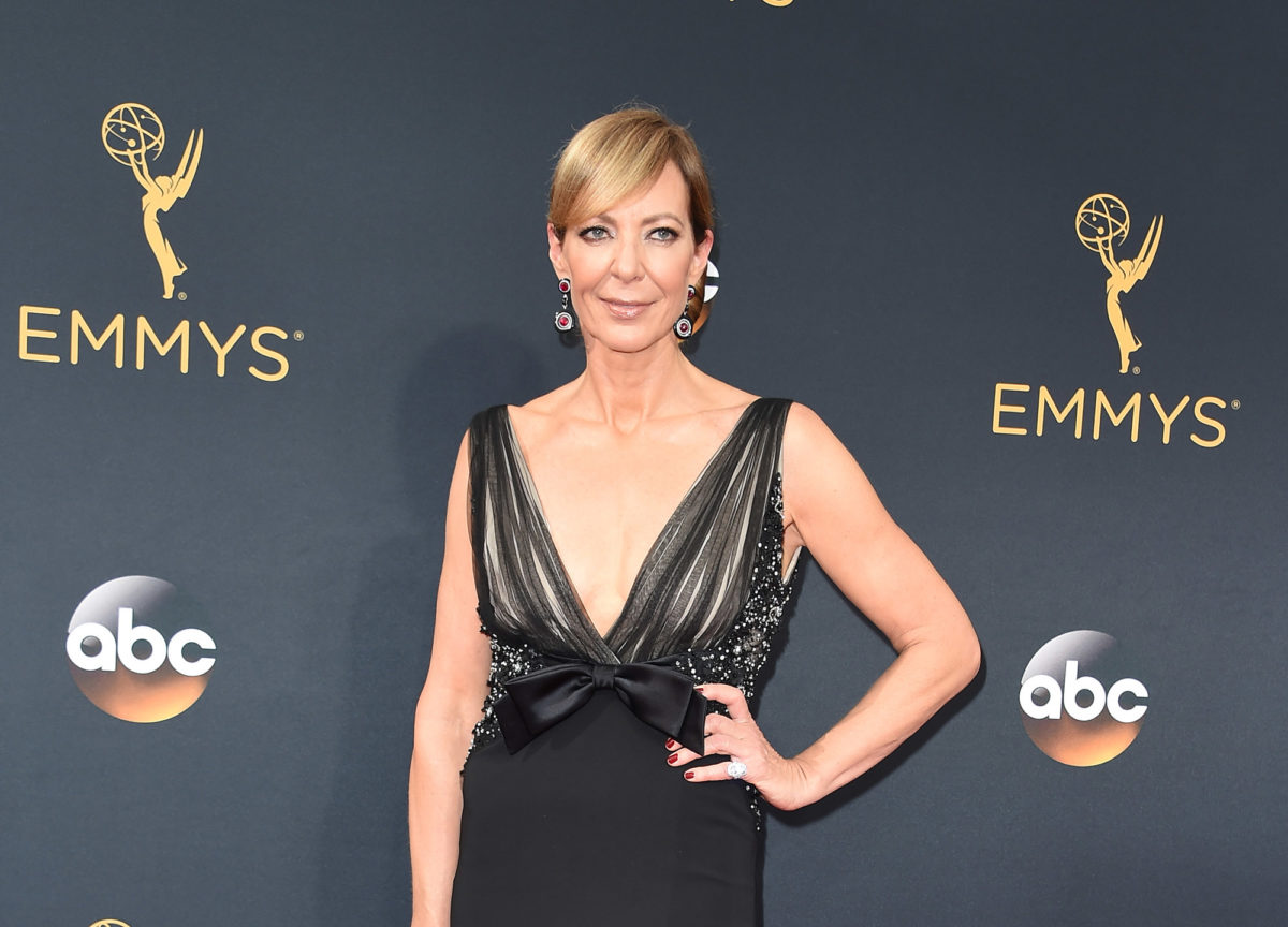 allison-janney-58-anos-poda-de-maio-para-a-revista-instyle