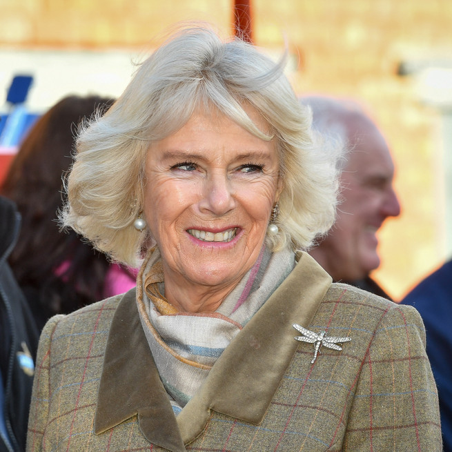 os-broches-favoritos-de-camilla-parker-bowles