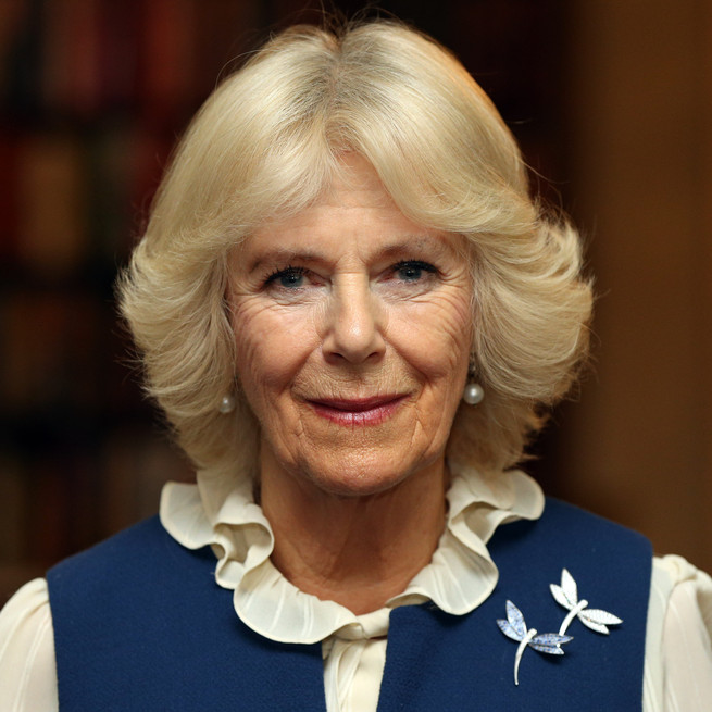 os-broches-favoritos-de-camilla-parker-bowles